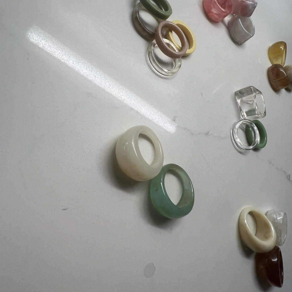 Assorted Resin Rings - Picture 5 of 8